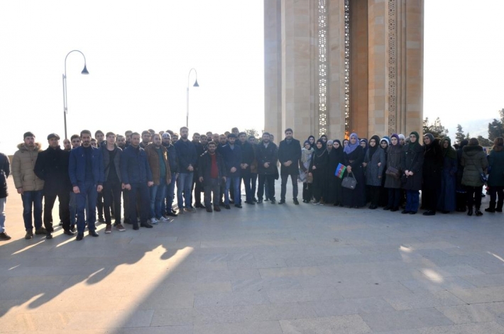 "Darul Hikmət" 20 Yanvar münasibətilə Şəhidlər Xiyabanını ziyarət edib